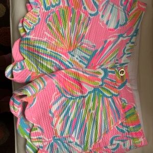 Lilly Pulitzer Buttercup Scallop Hem Short, Size 6
